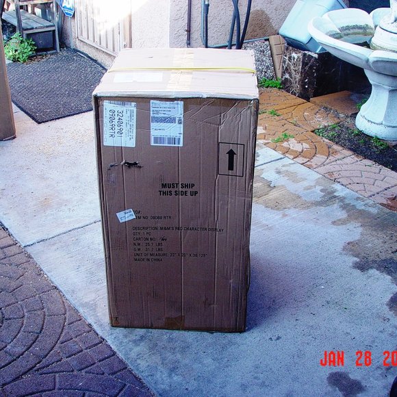 M&M RED CHARACTER DISPLAY WITH TRAY NEW IN THE BOX - Picture 3 of 6